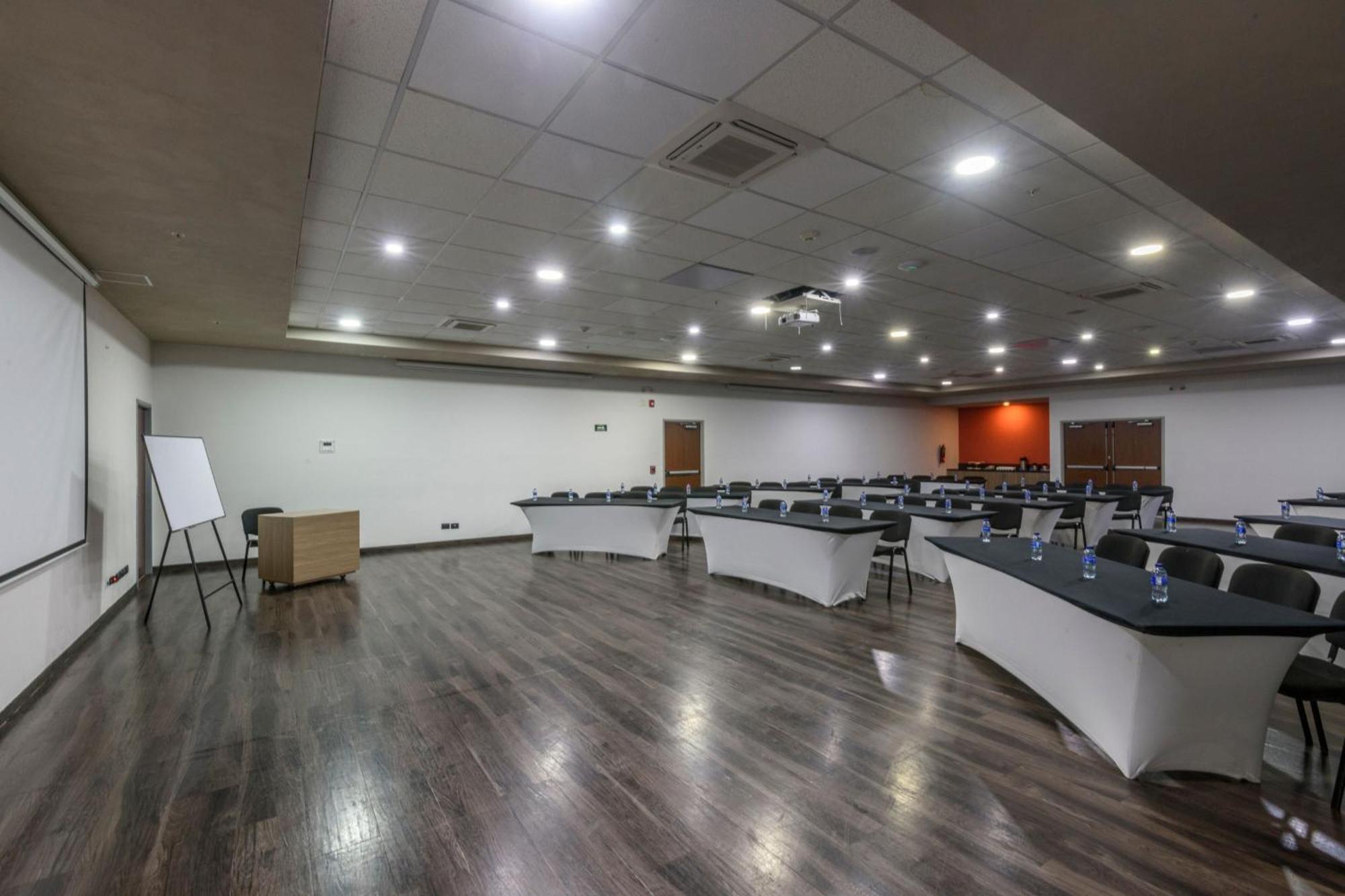 City Express Plus By Marriott Bogota Aeropuerto Bagian luar foto