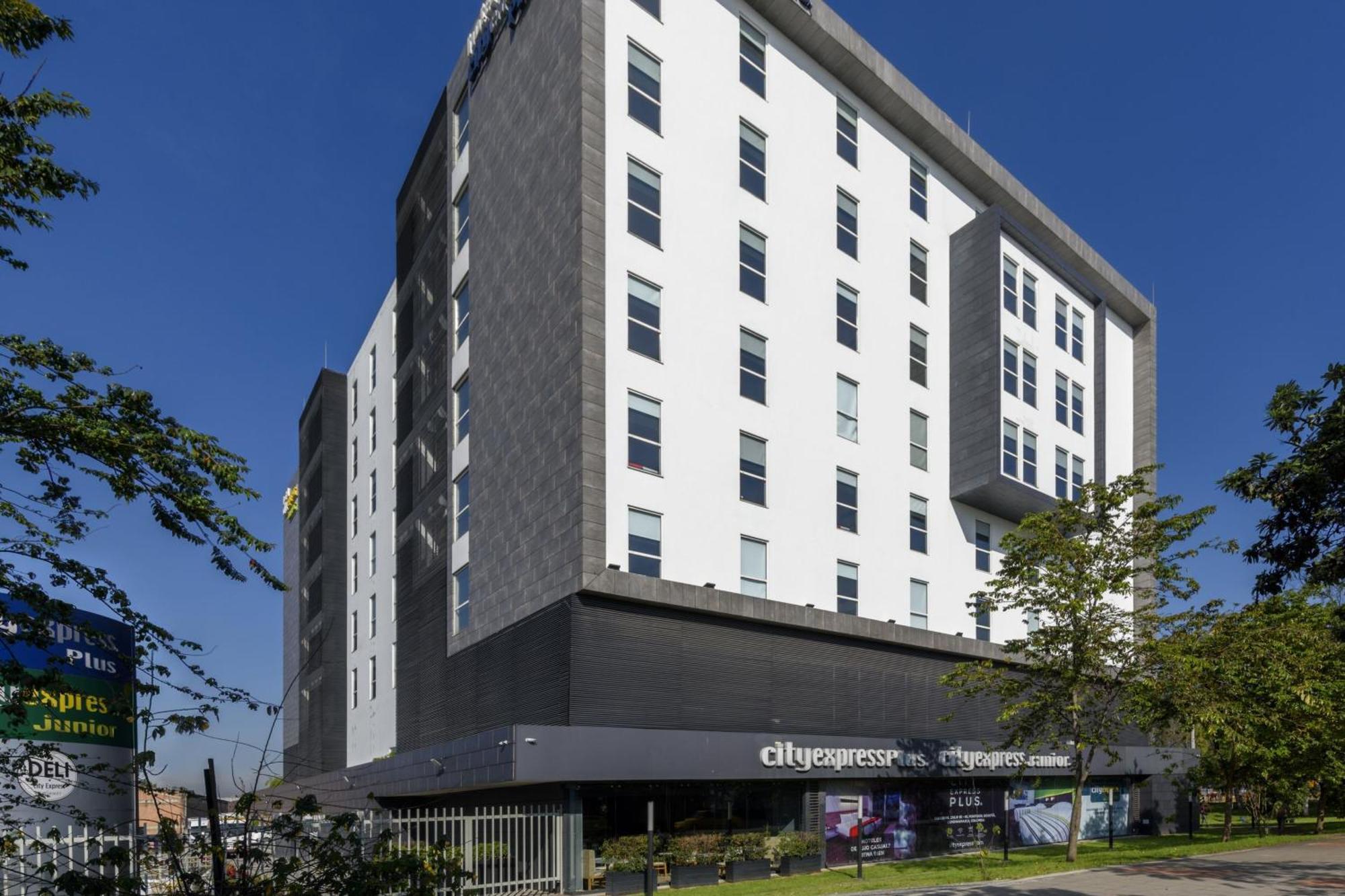 City Express Plus By Marriott Bogota Aeropuerto Bagian luar foto